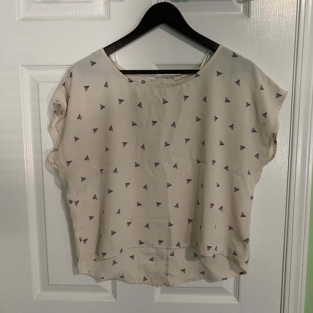 boxy croptop with button down back